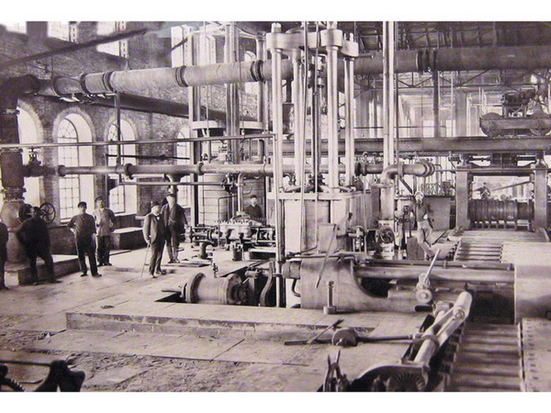 Обжимной стан и ножницы. Конец XIX. - The break-down mill and cutting-off machine in the end of ХІХ century.