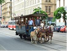 http://upload.wikimedia.org/wikipedia/commons/thumb/4/46/Brno%2C_Brno_M%C4%9Bsto%2C_historick%C3%A1_ko%C5%88sk%C3%A1_tramvaj.jpg/220px-Brno%2C_Brno_M%C4%9Bsto%2C_historick%C3%A1_ko%C5%88sk%C3%A1_tramvaj.jpg