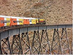 http://upload.wikimedia.org/wikipedia/commons/thumb/0/0a/Tren_a_las_nubes_cruzando_Viaducto_la_Polvorilla.jpg/250px-Tren_a_las_nubes_cruzando_Viaducto_la_Polvorilla.jpg